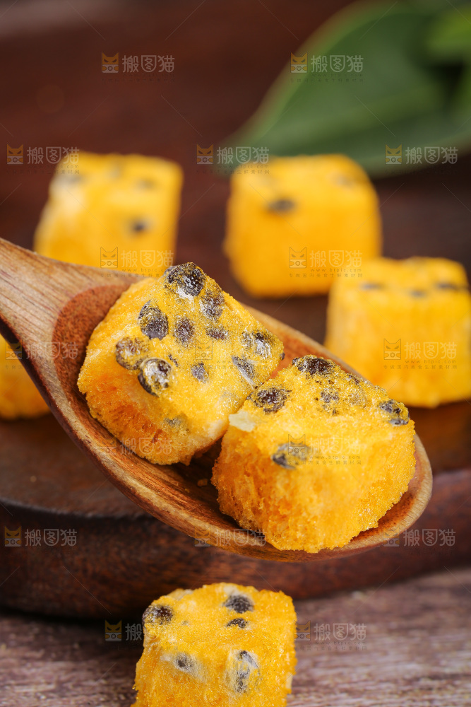 深底上的百香果块