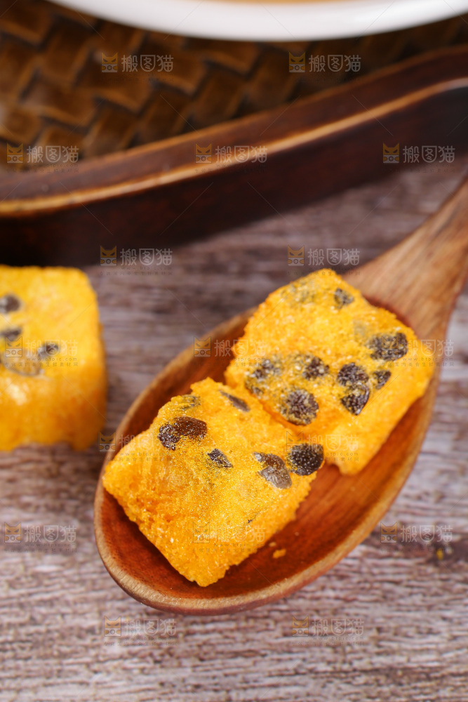 深底上的百香果块