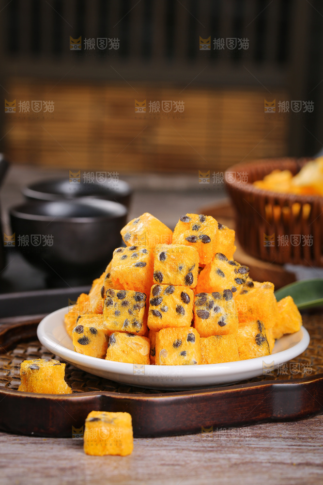 深底上的百香果块