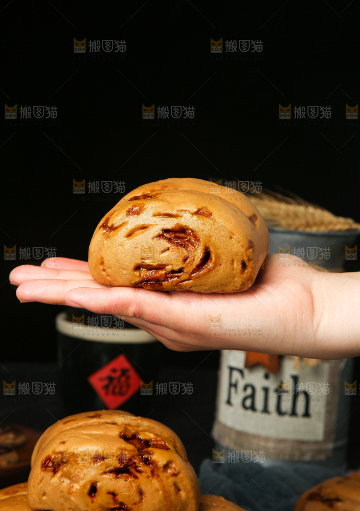 深底上的红糖馒头