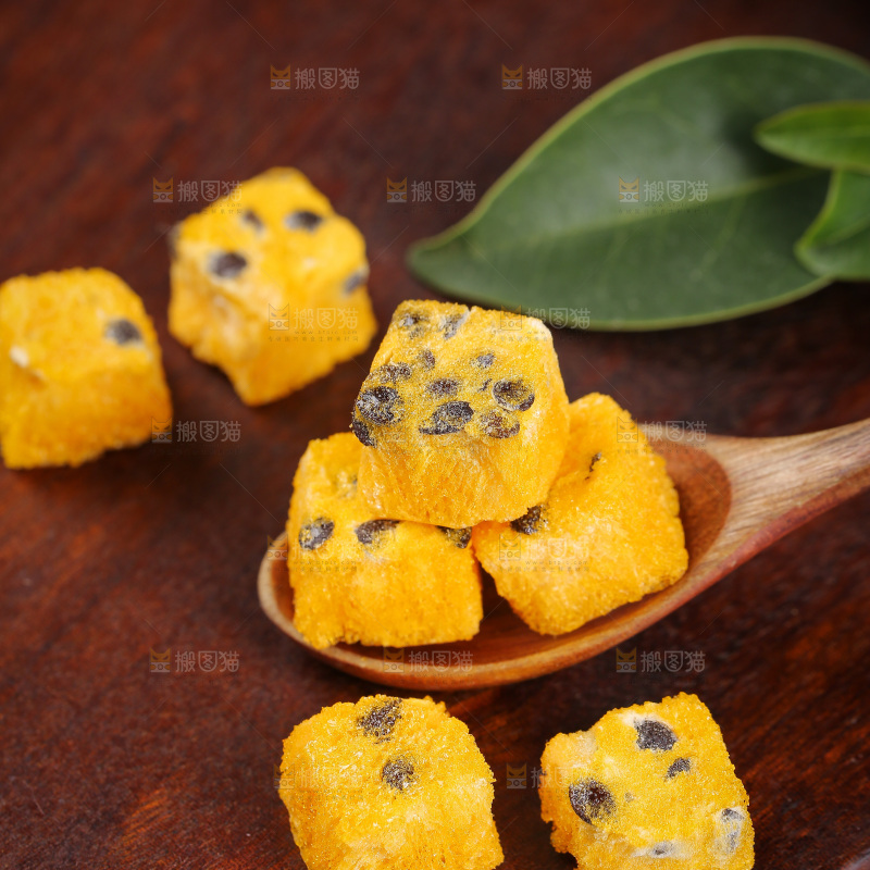 深底上的百香果块