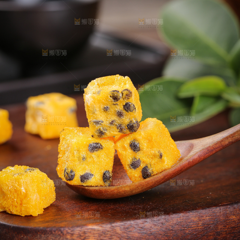 深底上的百香果块