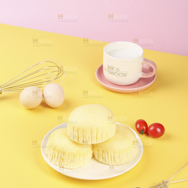 浅底上的蒸蛋糕