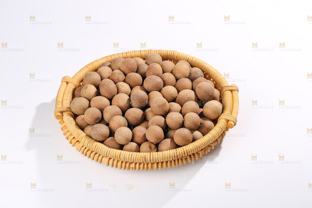 白底上的干龙眼