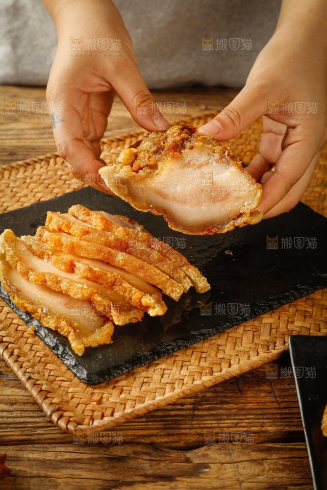 木底上的锅烧肉