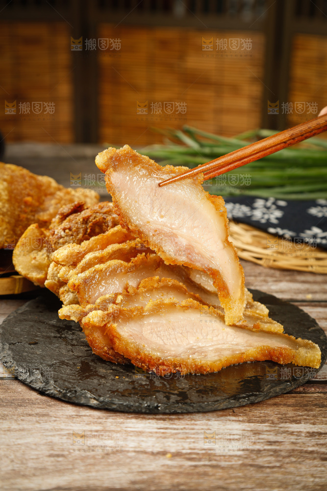 木底上的锅烧肉