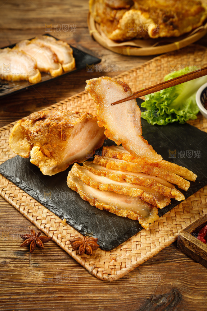 木底上的锅烧肉