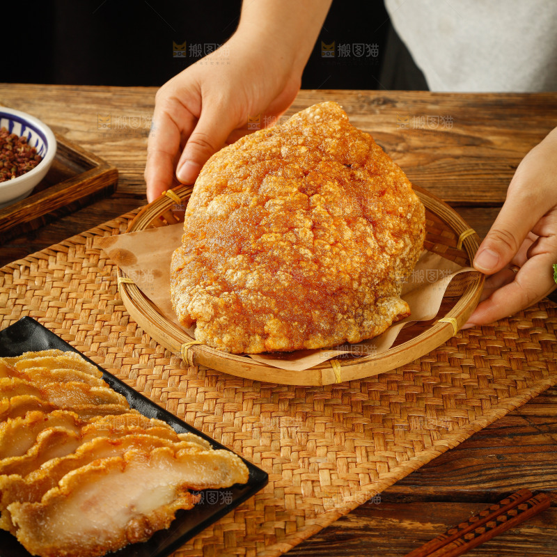 木底上的锅烧肉