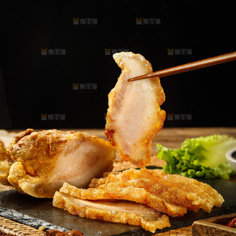 木底上的锅烧肉