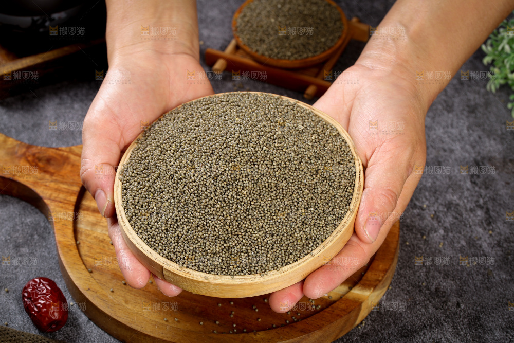 深底上的黑小米