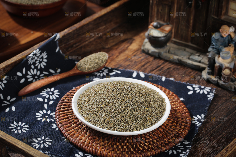 深底上的黑小米