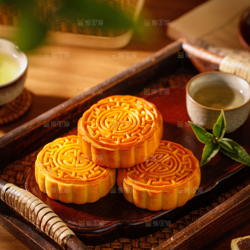 木底上的广式月饼