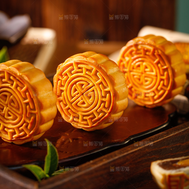 木底上的广式月饼