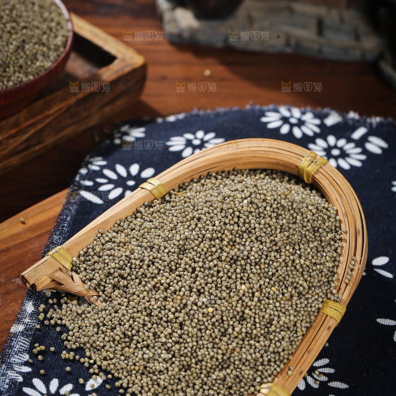深底上的黑小米