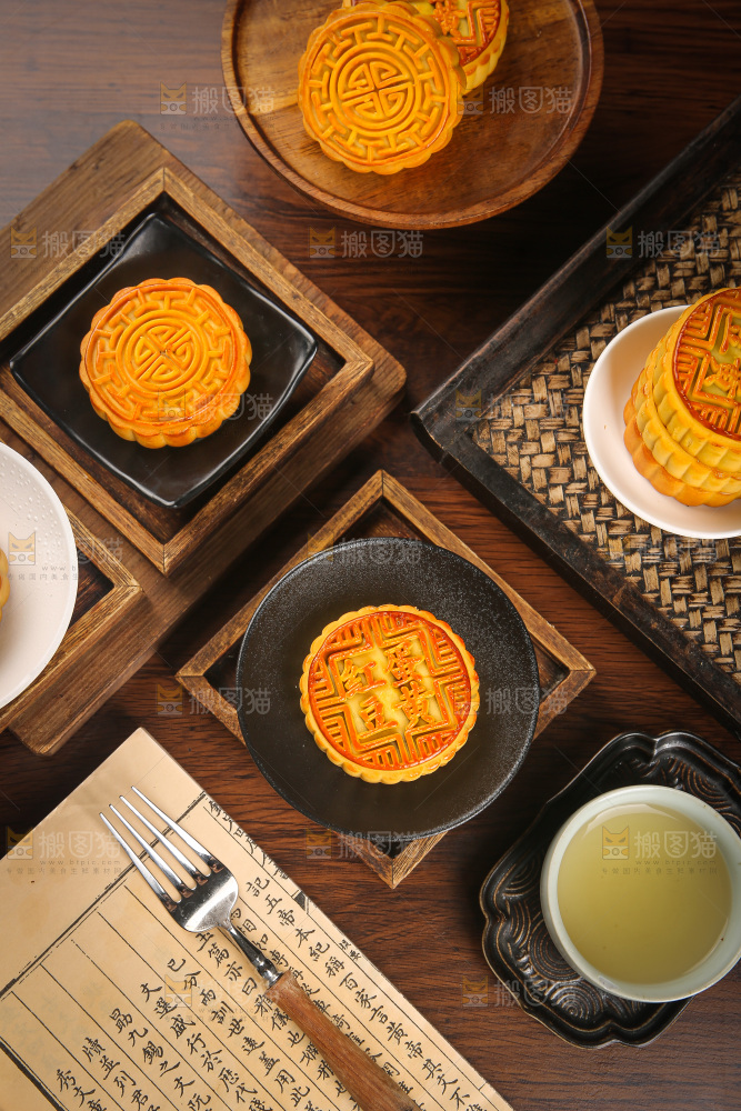 深底上的中秋月饼
