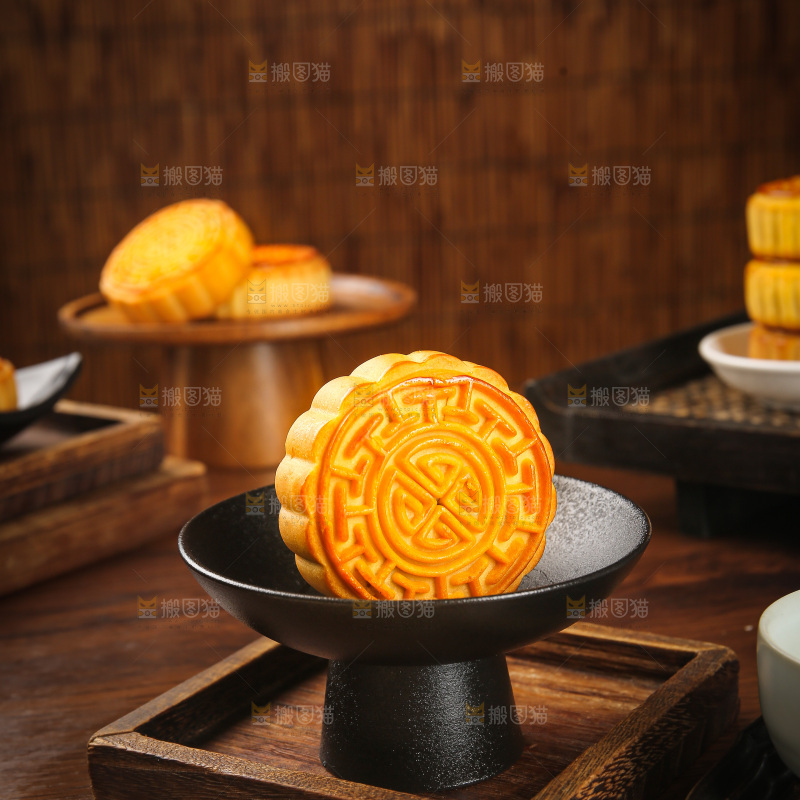 深底上的中秋月饼