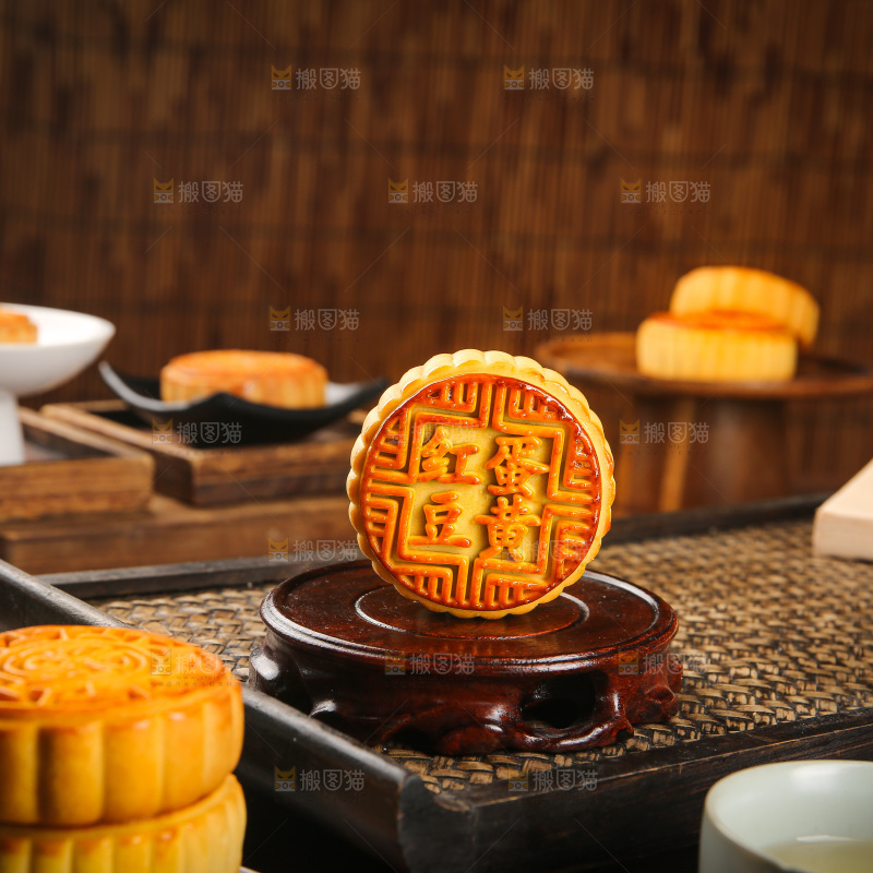 深底上的中秋月饼