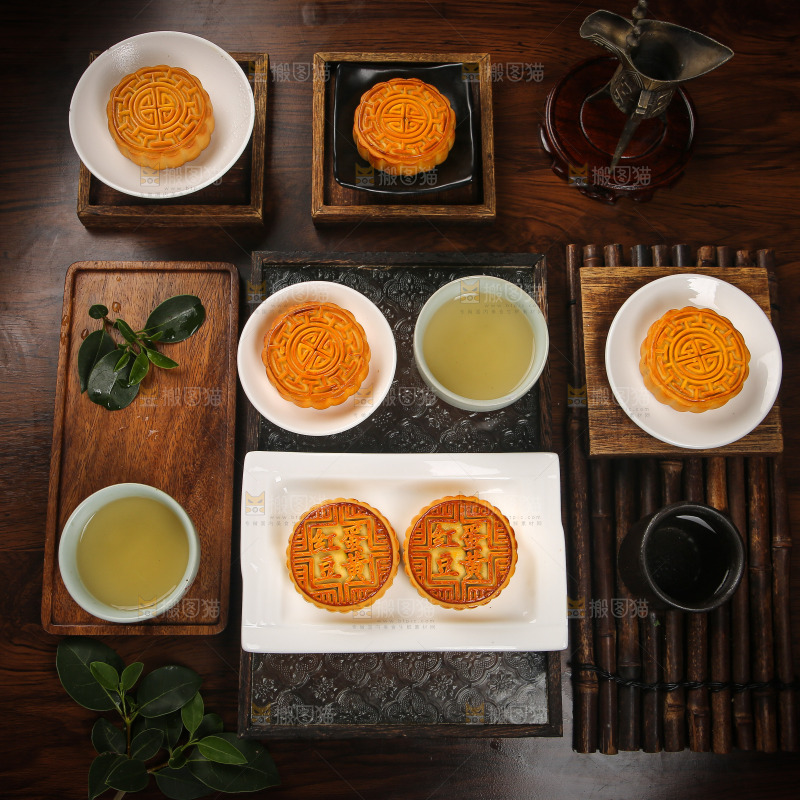 深底上的中秋月饼