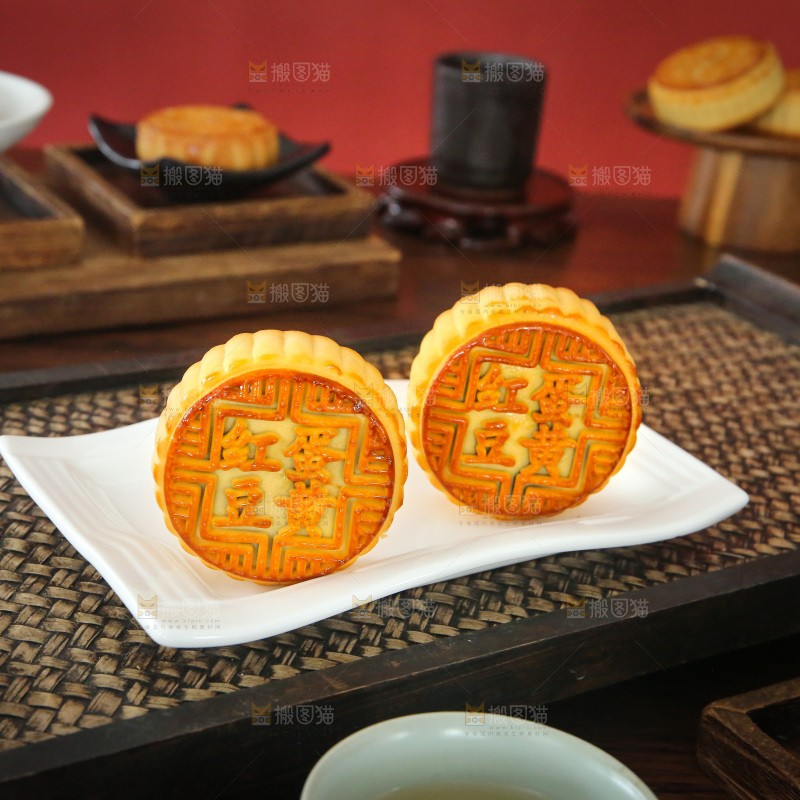 深底上的中秋月饼