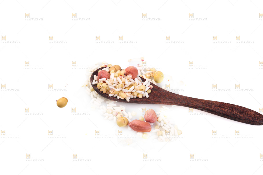 白底上的花生五谷豆浆
