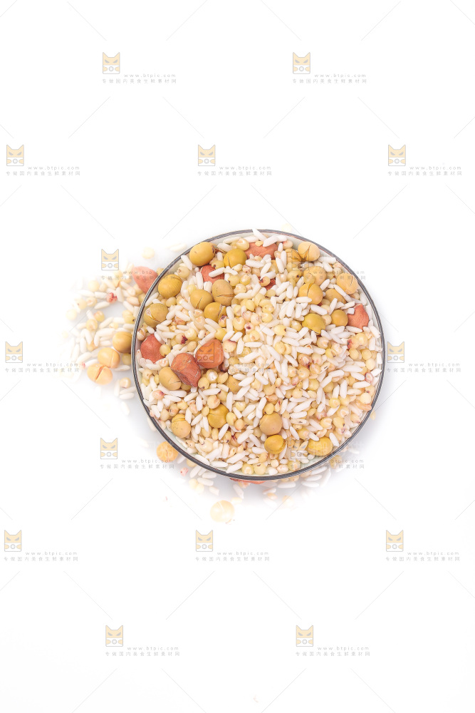 白底上的花生五谷豆浆