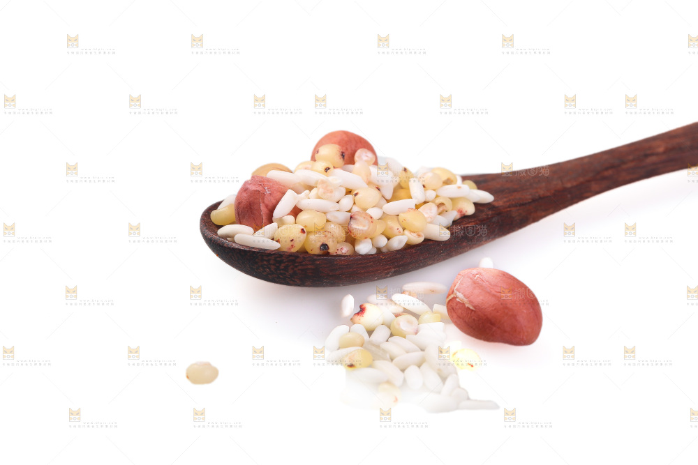 白底上的花生五谷豆浆