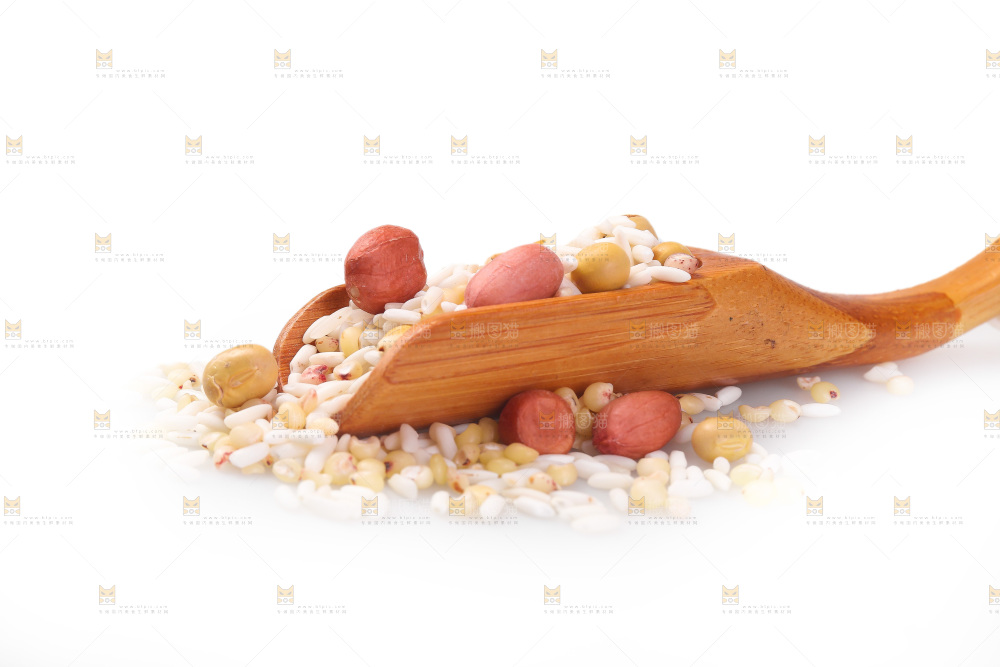 白底上的花生五谷豆浆