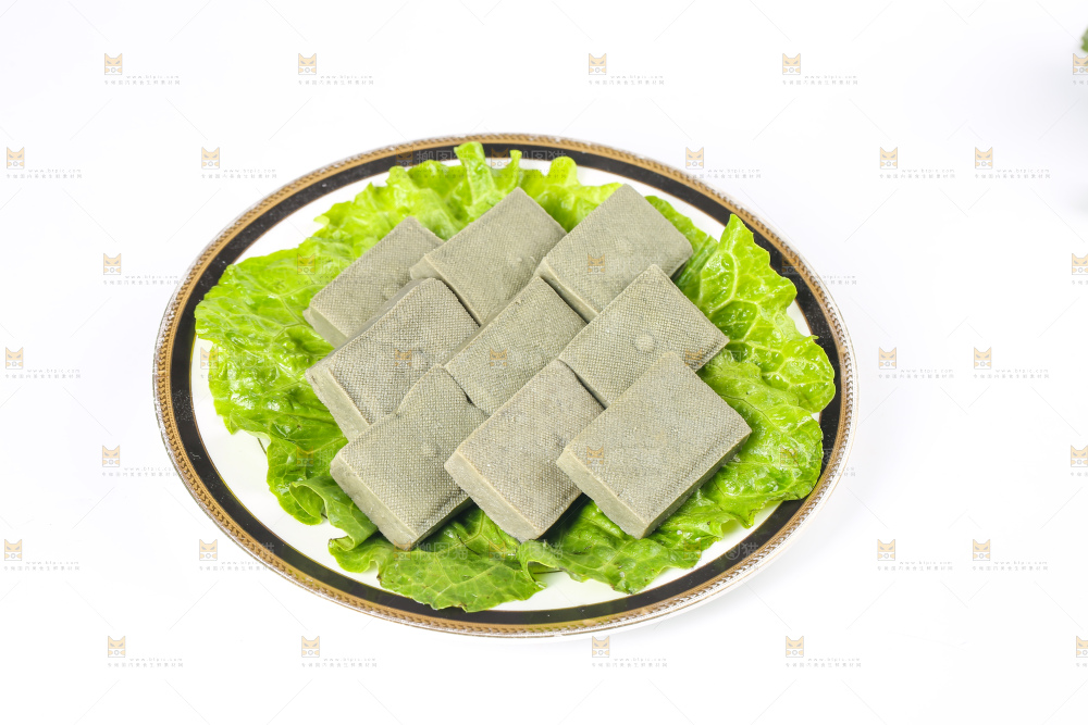 白底上的黑包浆豆腐