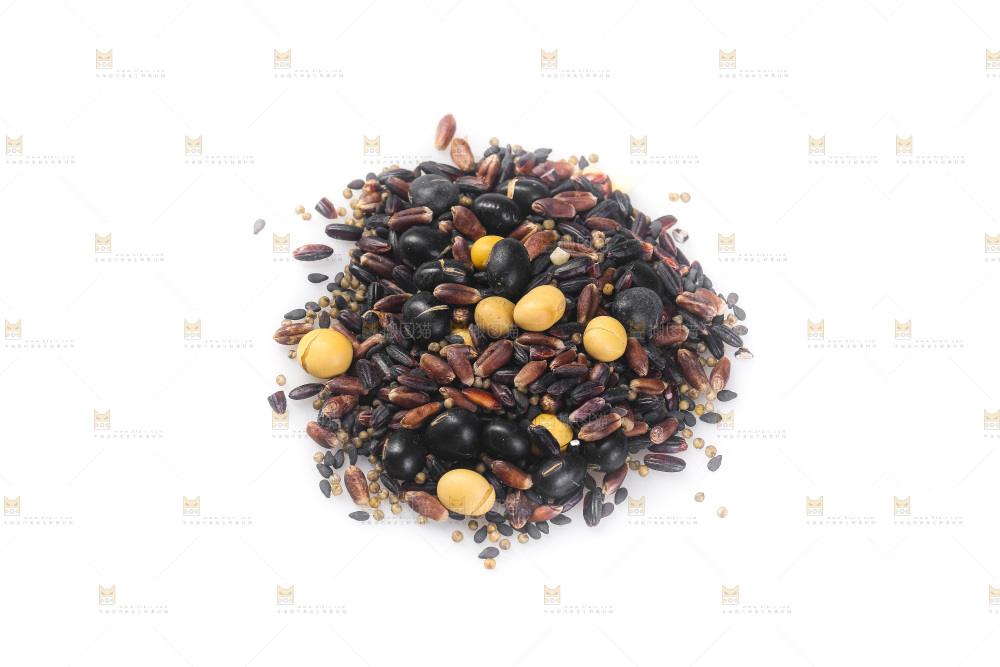 白底上的杂粮豆浆