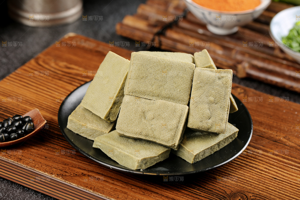 深底上的黑包浆豆腐