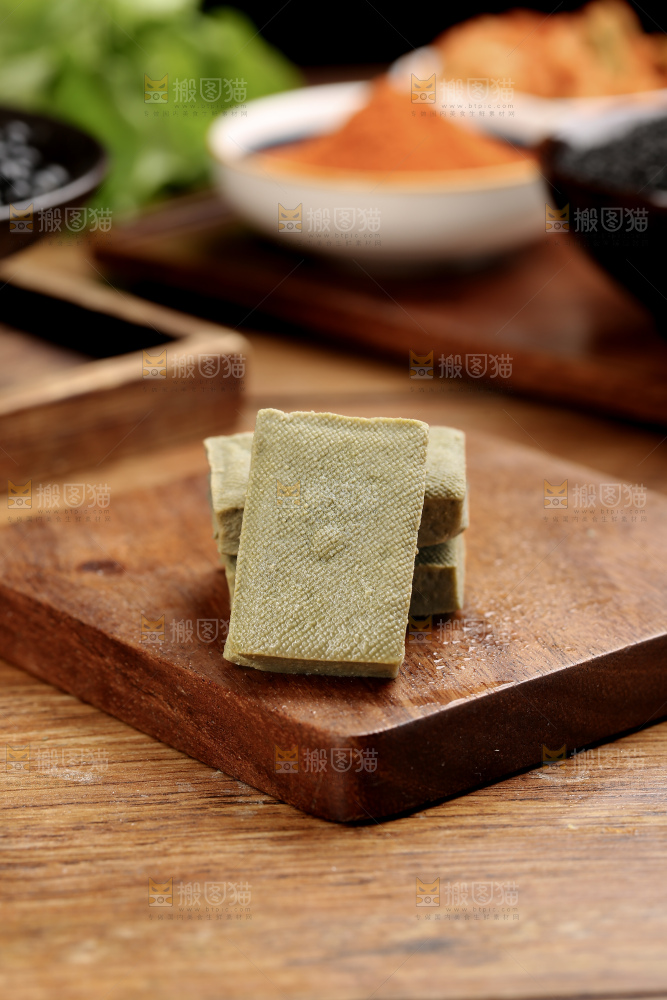 深底上的黑包浆豆腐