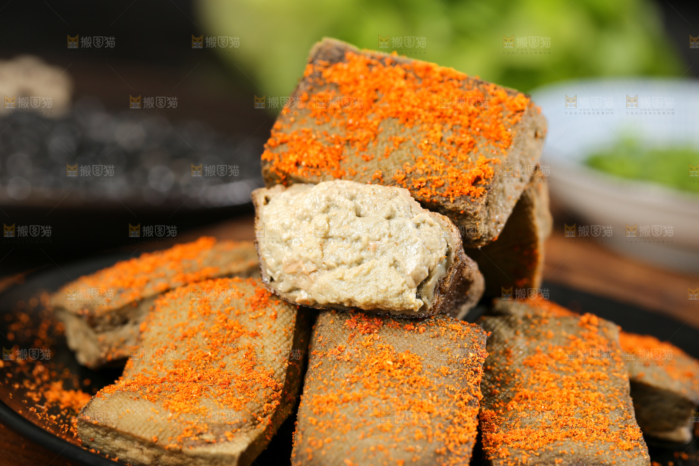 深底上的黑包浆豆腐