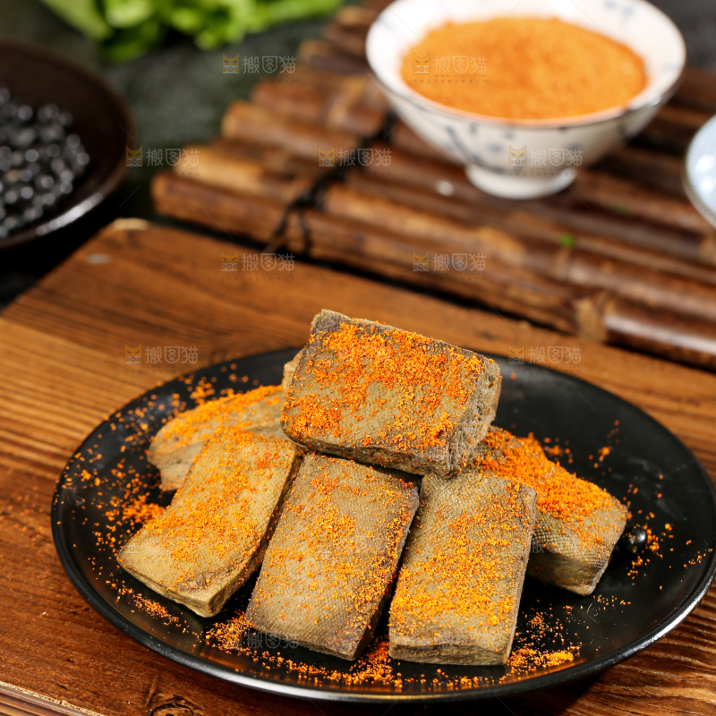 深底上的黑包浆豆腐