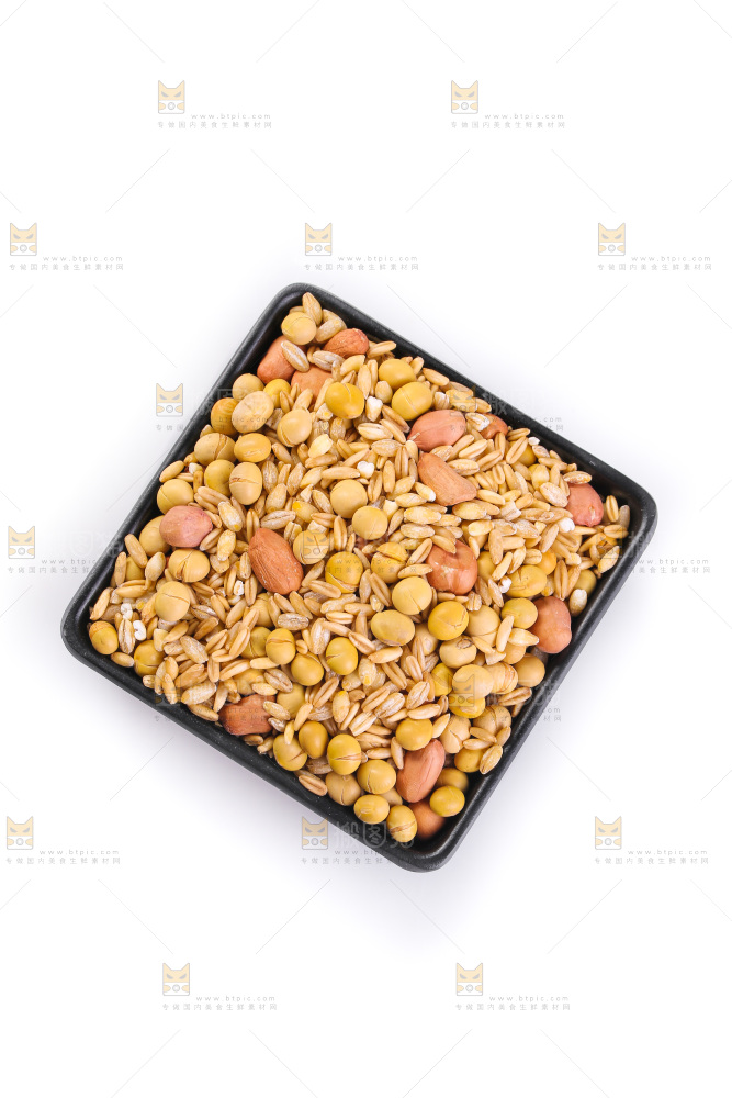 白底上的杂粮豆浆