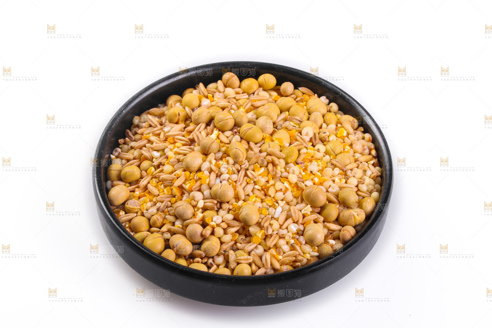白底上的杂粮豆浆