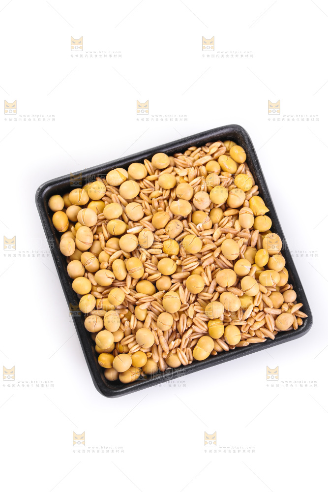 白底上的杂粮豆浆