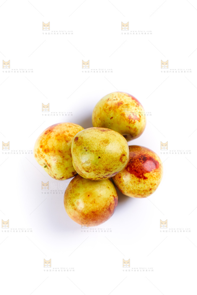 白底上的新鲜冬枣