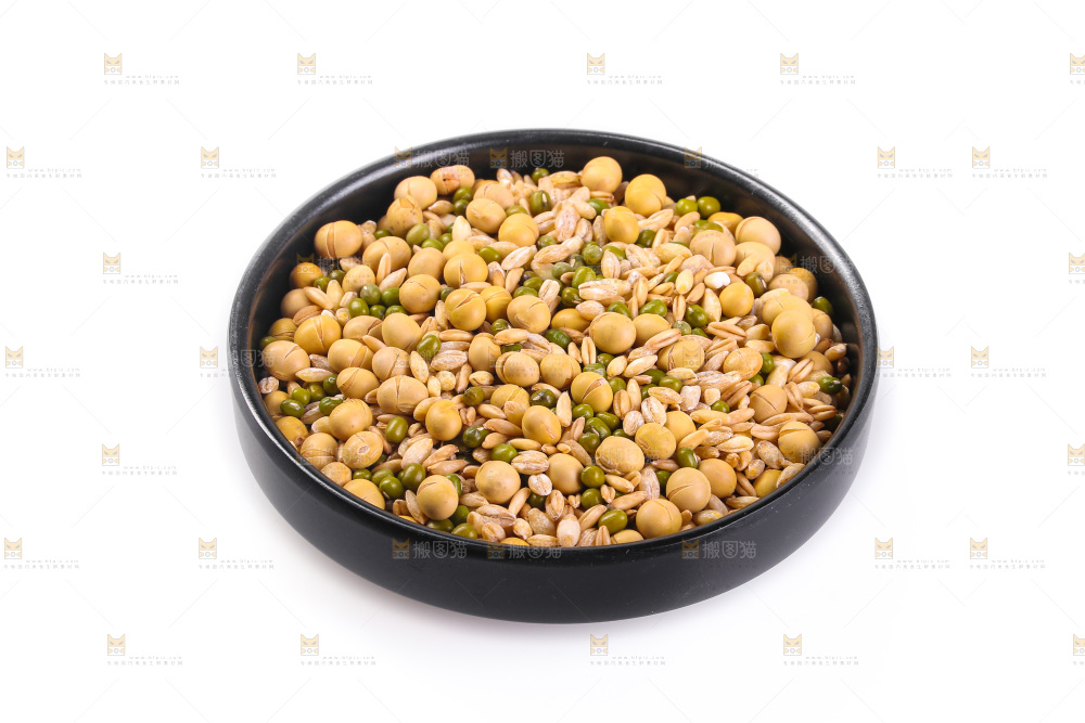白底上的杂粮豆浆