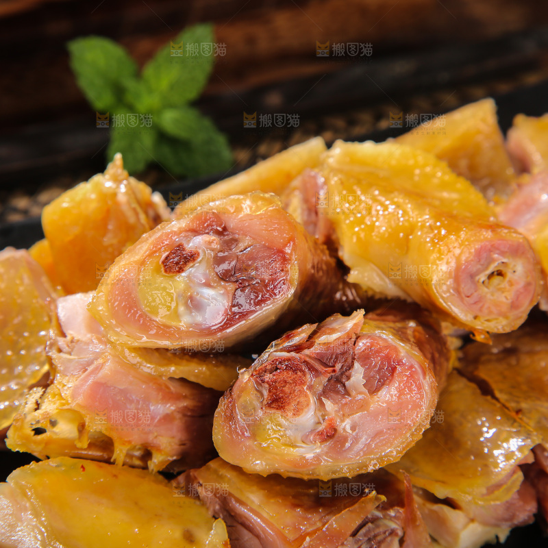 木底上的风干鸡
