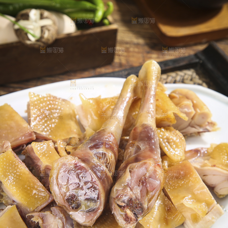 木底上的风干鸡