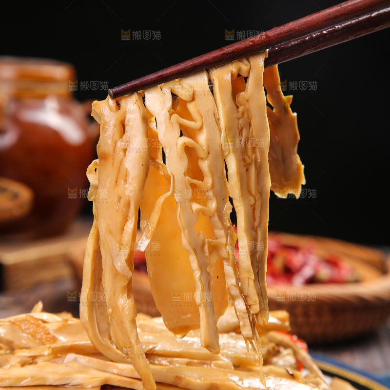 深底上的嫩笋笋尖