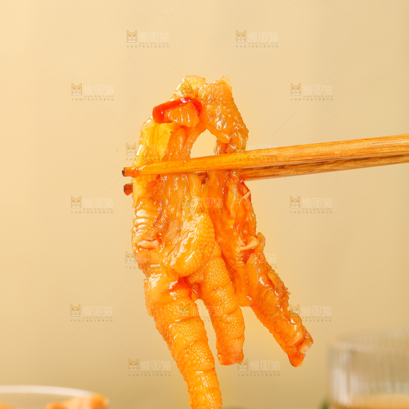 浅底上的无骨鸡爪
