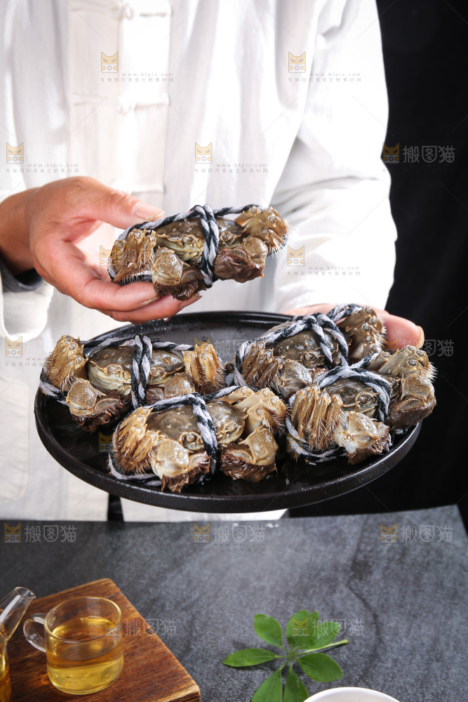 深底上的大闸蟹