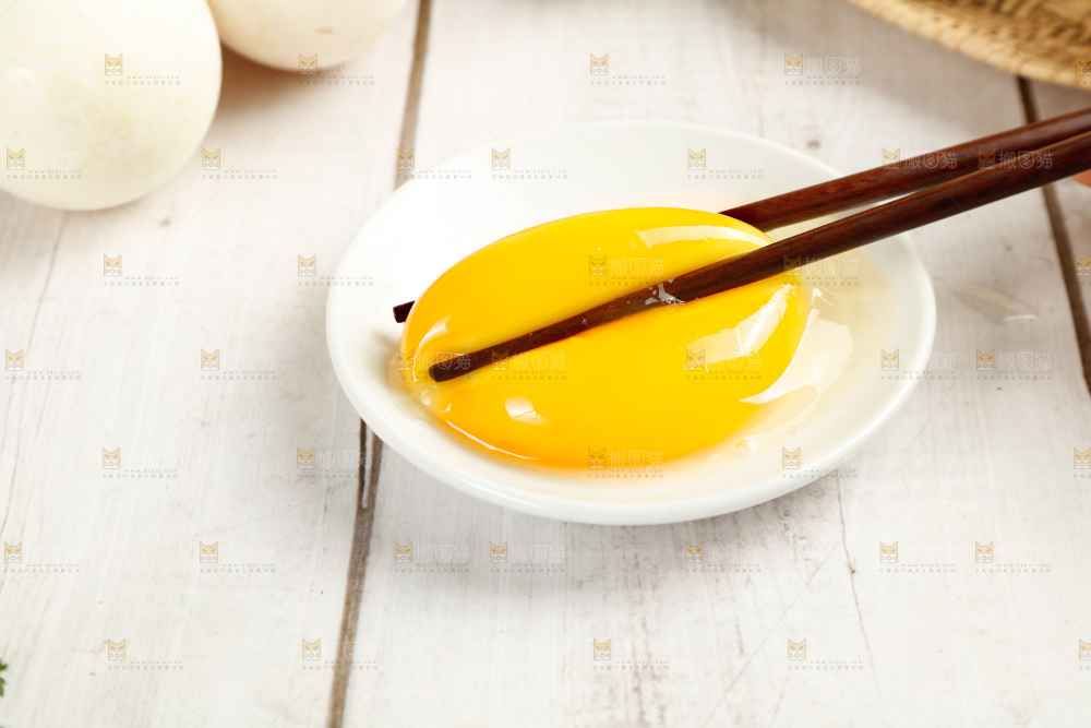 浅底上的鹅蛋
