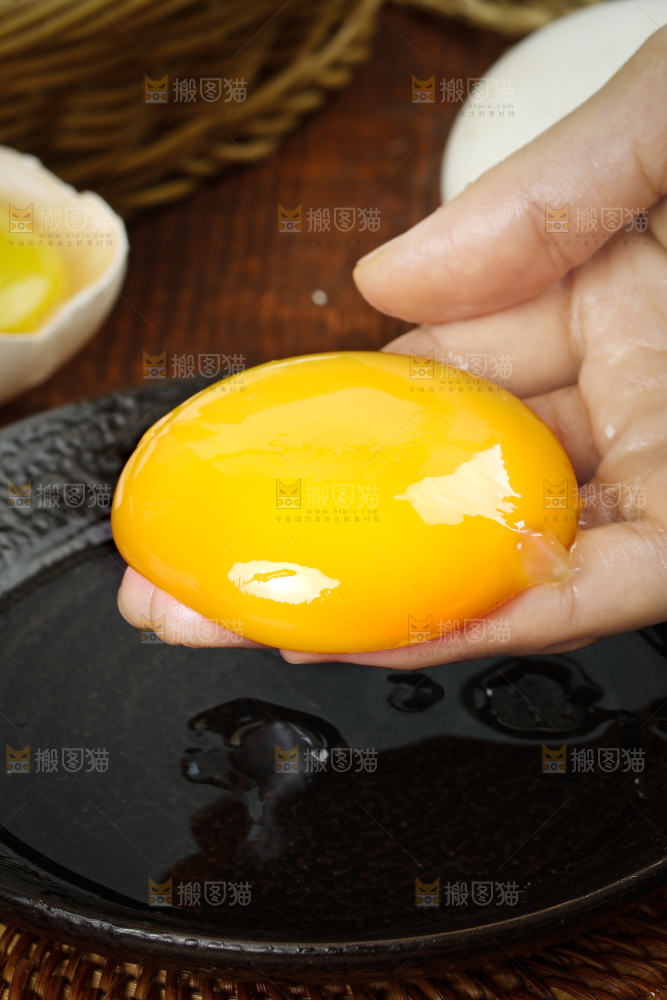 深底上的鹅蛋