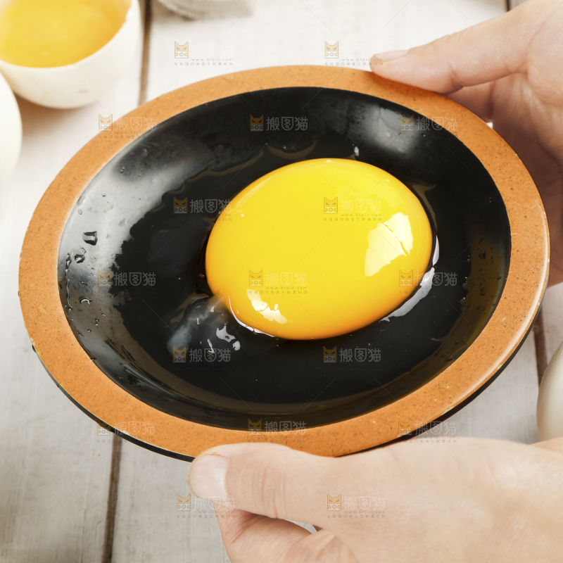 浅底上的鹅蛋