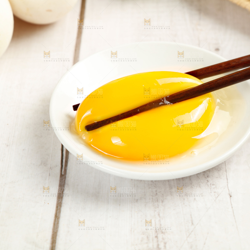 浅底上的鹅蛋