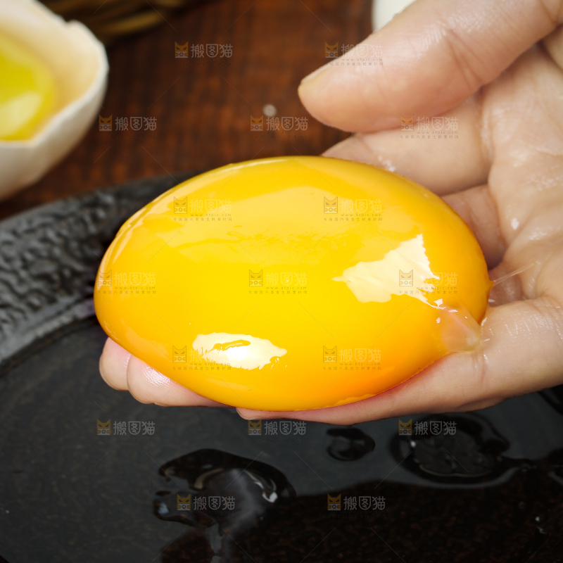 深底上的鹅蛋