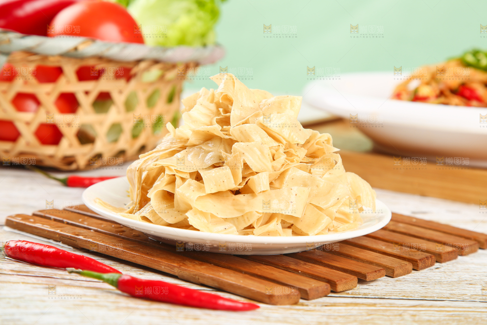 浅底上的人造肉