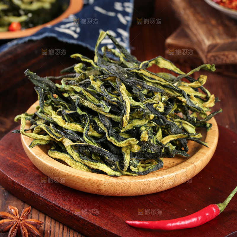 深底上的黄瓜干